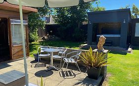 Bero Bungalow With A Hot Tub & A Large Garden!